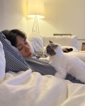 코드 쿤스트, 반려묘 '시루♥판다'와의 행복한 일상..."비 내리는 소리 토도토도독"