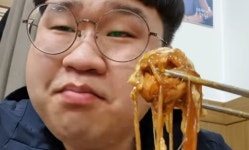 진짜 모짜렐라 치즈가 듬뿍, 유투브 먹방 스타 권회훈이 감탄한 안동맛집...꼬끼요찜닭