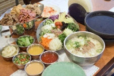SNS에서 이슈 된 고품질의 월남쌈과 쌀국수 무한리필! 서울 대학로 혜화역 맛집 쌈마니