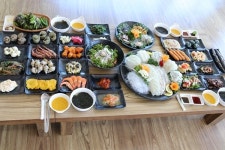 속초 대게 맛집 대포대게, 대포항 앞바다 조망… 신메뉴 모듬회 출시