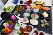 춘천 맛집 추천 게먹고회먹고, 푸짐한 스끼다시 제공으로 인기