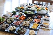 속초 대포항 맛집 대포대게, 해돋이 후 대게·물회 맛보려는 예약 이어져