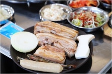 제주도 흑돼지 맛집 한림 그때그집, 추운 겨울 제격인 흑돼지 김치찌개도 별미
