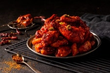 MZ세대 입맛 공략 오븐마루치킨, 리뉴얼치킨 메뉴 3종 출시…