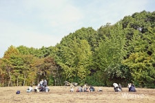 흙에서 아이들의 웃음으로 희망을 일구다