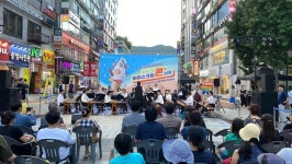 군포 산본 로데오거리 분수대에서 국악 맛 아이스크림 콘서트 열려
