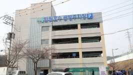 주차난 해소 내건 군포 반월호수 공영주차장, 이용 저조·불법 주정차 여전