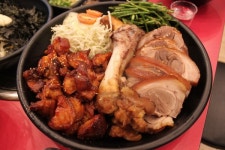 원주 맛집  솔방울매운족발 솔방울과 함께 구워낸 이색적인 족발 선보여 인기