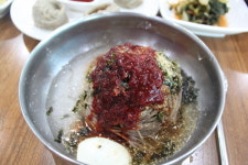 동해 맛집 삼교리동치미막국수 가을 정취 느끼며 함께 즐기는 가을 먹거리