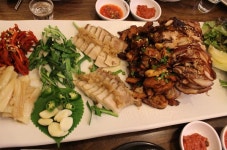 유성 맛집 청와삼대 직접 삶은 족발과 보쌈으로 인기