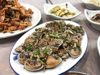 부산 덕천동 맛집 이박사횟집 덕천점 다양하게 맛보는 꼬막정식과 가자미회 인기