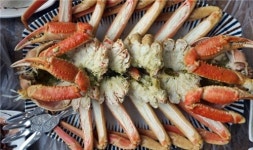 이번 휴가는 어디로? 속초 가볼만한곳으로 알려진 동명항맛집 너도대게나도대게