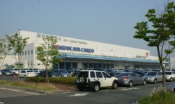 김해공항 화물터미널 제 기능 못하는 상태 지속