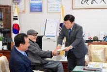 부산 동래구, 장애인복지시설에 점자안내 책자 및 CD 전달