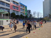 부산 구서초 등교 때 운동장 도는 데일리 아달 실시