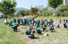 부산 동래구, 새마을의 날 맞아 온천천 환경정비 실시