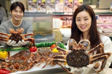 킹크랩, 이 가격 실화? 이마트 반 값 수준 킹크랩 선보여