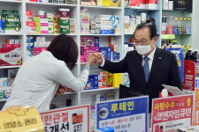 약사님들 고생많으십니다…약사들에게도 쏟아지는 격려