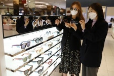 [포토] 신세계 센텀시티, 인기 선글라스 상품전 진행