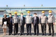 [포토] 김재일 부산세관장, 2차전지 소재 기업 금양 방문해 현장 애로청취