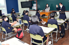[포토] 김석준 부산시교육감, 강서구 지역 학생들과 화이팅!