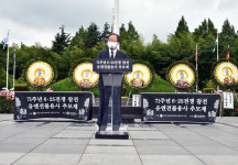 [포토] 김석준 부산시교육감  고귀한 목숨 바치신 UN 참전용사들께 경의