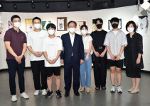 김석준 교육감 보수동 책방, 역사 맥을 함께하는 부산시민 책장