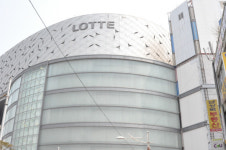 부산 롯데백화점 광복점 화장품 매장 직원 1명 확진