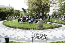 부산대 민주열사 추모 뜻 담아 새벽벌도서관 앞 민주언덕 조성