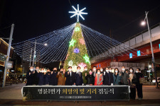 명륜 1번가 크리스마스트리가 환한 불빛 밝힌다… 상권활성화 이벤트도