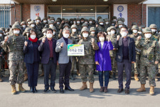부산 해운대구의회 육군 53사단에 격려금 전달