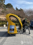사람들 시선 끄는 자전거 택시… 망미골목 넘어 전포골목 소개한다