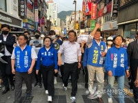 [6.1 부산 지방선거 포토] 이재명 민주당 총괄선대위원장, 부산 찾아 부산진구 후보자들 지지