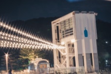 블루보틀, 부산 상륙… 쨍쨍한 볕도 40분 대기도 괜찮아