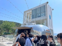 블루보틀, 부산 상륙… 쨍쨍한 볕도 40분 대기도 괜찮아
