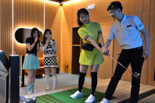 [포토] 롯데백화점 동래점 백화점 오시면 골프도 체험 가능… 모임부터 운동까지 한 번에