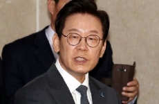 이재명 '조폭 연루설' 국민청원 봇물...'진상규명, 특검 요구 '등