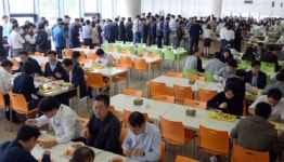 현대그린푸드, 현대제철 구내식당서 구더기?...업체 절대 생길 수 없다