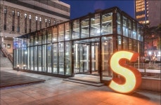 공연·전시장들, 문턱 낮추기 실험...주류·음식 반입, 인생샷 공간 마련