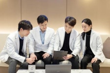 [건강 Q&A] 돌발성난청 진단 후 청능검사 및 보청기 피팅은 어떻게 해야 하나요?