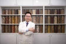 [건강 Q&A] 조기 치매 증상, 노인성 질환 검사로 대비 가능할까요?