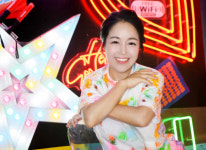 서양화가 장소영, 더 에이트 쇼에서 천우희의 액션페인팅 참여