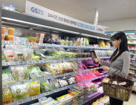 포화 넘은 편의점의 진화…매장 줄이고 특별함 채운다