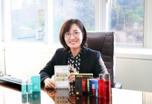 세계 최초 울금화장품 개발, 강유안 대한뷰티산업진흥원 대표