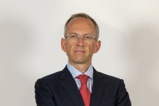 베네데토 비냐 CEO, 슈퍼카 페라리 전기차로 이끈다