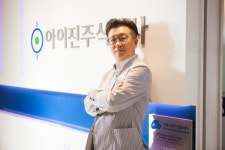 [인터뷰] 코로나19 mRNA 백신 개발 진행 중 유원일 아이진 대표