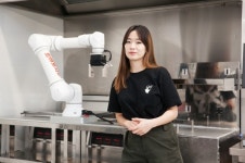[파워우먼] 튀김 로봇 롸버트치킨 창업자 강지영 로보아르테 대표