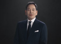 정용진 신세계 회장 본업 경쟁력으로 위기 돌파