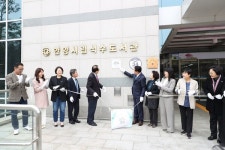 안양시 석수도서관, 치매극복 선도도서관 지정 현판식 개최