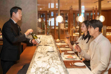 신세계百 소믈리에 추천 와인 한 잔 어때요